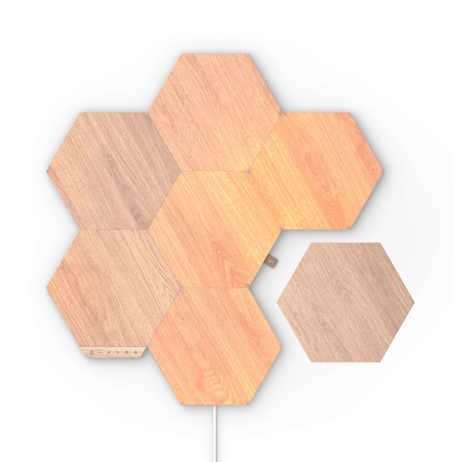 Panneaux hexagonaux Nanoleaf Elements effet bois allumés en lumière blanche chaude sur le mur d’une chambre — vue 3