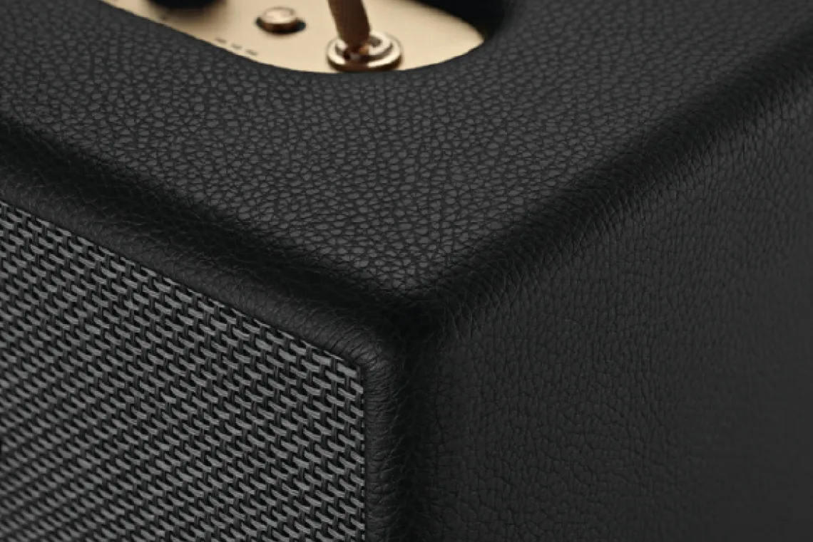 Enceinte Bluetooth Marshall Stanmore III noire avec façade grillagée et boutons de réglage dorés — vue 2
